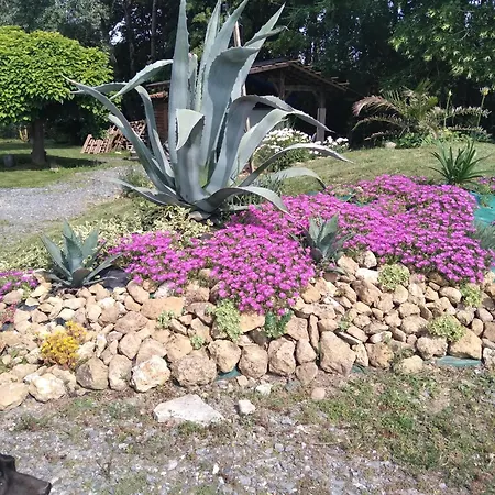 Le Phoenix Bed and breakfast