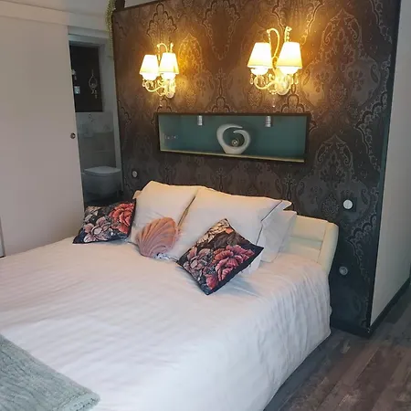 Le Phoenix Bed and Breakfast